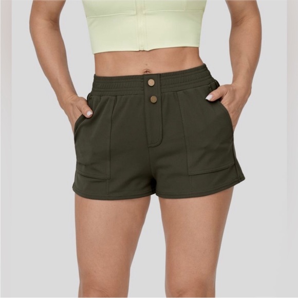 HALARA Mid Rise Elastic Waistband Button Side Pocket Casual Shorts 1.5'' - Picture 1 of 10